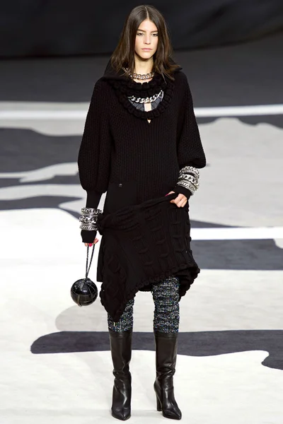 Look 48